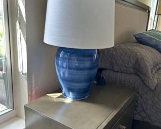 Modern Jar Shaped Lamp