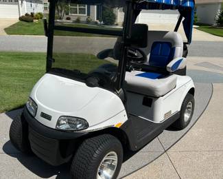 2017 EZ-GO Electric Cart.  Mileage 8000. Luxury Seats with Arm Rests and much more