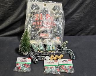 Trees & Wreaths! Holiday Village Decorations