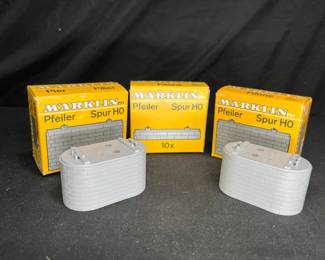 NIB Marklin 7252 & 7253 Bridge Pillars