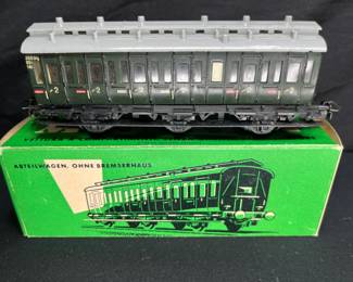1950's Marklin HO 4004 2nd Class Passenger Car