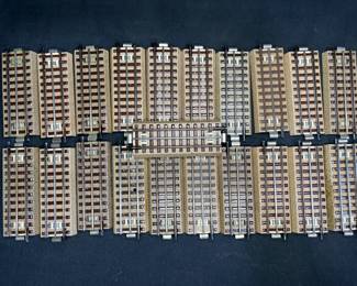 21 Pc 3.5" Marklin 3600 Straight 3 Rail Track