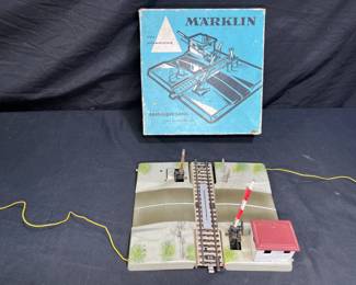 Marklin HO #7192 M Track Auto Level Crossing