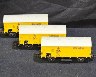 3 Marklin HO 327/154 Covered Box Car