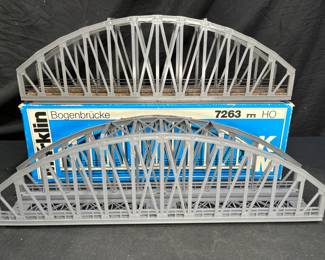 Two Marklin 7263 KM HO Arched Bridges & Track
