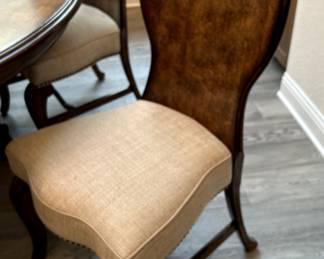 dining room set in excellent condition