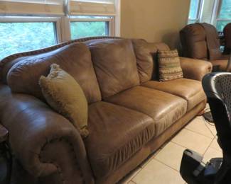 Leather sofa in beautiful condition