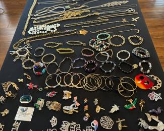 I repeat, only 122 days away.  Don't be that guy at Walgreens on Christmas Eve scrambling to get her something.