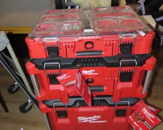 Like new Milwaukee Packout stacking tool chest with built in dolly.