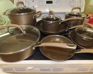 Circulon cookware. (like new).