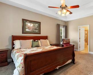 King size Broyhill bed and Broyhill night stands