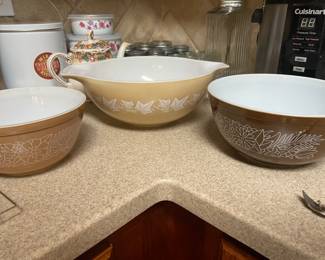 Vintage Pyrex nesting bowl