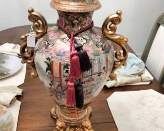 Beautiful Large Chinese Urn