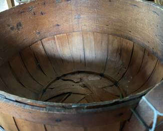 HANDMADE VINTAGE ORCHARD BASKET