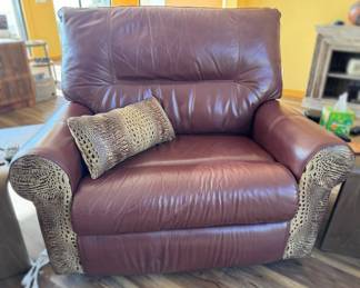 Arizona Leather reclining couch + 2 oversized armchairs