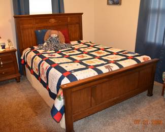 Beautiful queen bedroom suite, Bed with headboard and footboard, night stand, chest of drawers, dresser with mirror