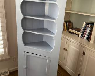 Corner cabinet