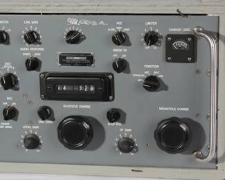 US Military R-390A/URR  HF Radio Communications Receiver Electronic Assistance Corp
