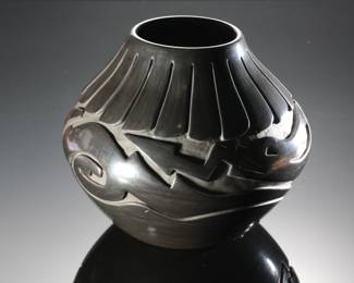 Vickie Martinez&nbsp;Santa Clara Avanyu Serpent Pot Native American Pottery Carved Blackware 
