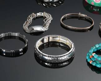 #1 Costume Jewelry Lot of 13 Bracelets 
