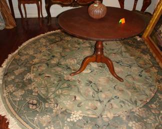 Round oriental carpet with fringe