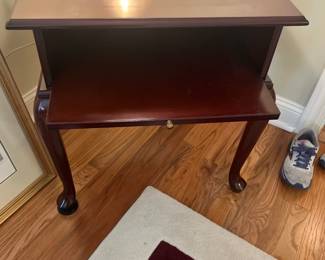 Vintage Queen Anne Telephone Lamp Table 