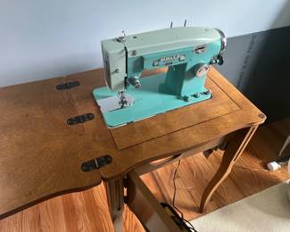 WHITE Vintage Sewing Machine/Table