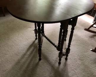 Walnut gateleg table