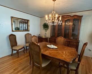 Thomasville dining set. Table with 2 leaves and pads, 6 chairs, china cabinet and server