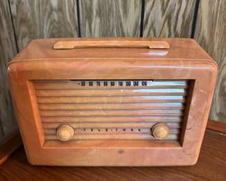 Vintage /antique 1947(?) Bakelite Catalina plastic tele-tone 156 tube radio