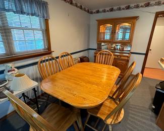 Oak table with 2 leaves, 6 matching chairs and matching china hutch