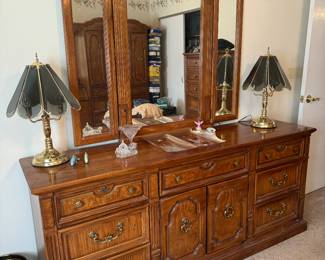 Thomasville I dresser with mirror and matching chest