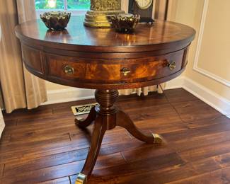 The Broyhill 100th Anniversary Collection Round Pedestal 1 Drawer Side Table (30"D x 26-1/2"H)