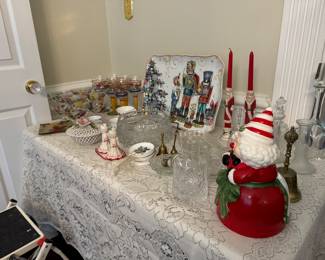 Collection of X-Mas Themed Kitchenware & Glassware