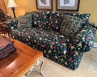 Flexsteel Orchard Pattern Upholstered Sofa ( 36"D x 92"W x 32" Back Height)