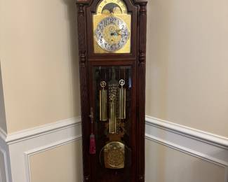Ridgeway Bridgetown Model 2512 Grandfather Clock (84"H x 20"W x 12"D)
