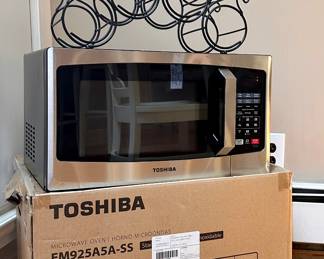 Toshiba Microwave & Wine Rack