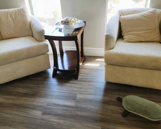 Barrel chair set, turtle foot rest and side table set (2)