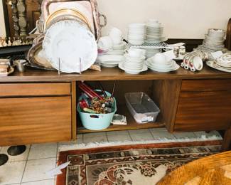 Crystal, China and dining decor