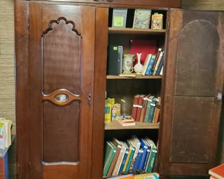 Wonderful Wardrobe - It will break down for easy moving!