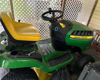 John Deere Riding Mower Picture 1 of 5