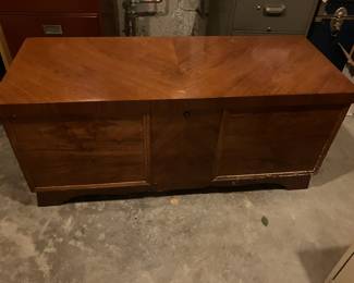 Lane cedar chest