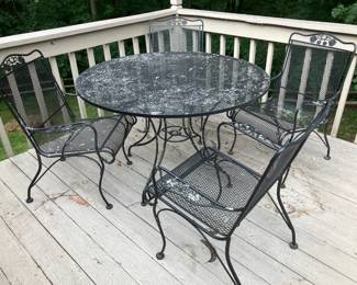 Wrought iron table w 4 chairs