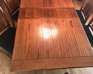 Kuolin Dining Table & Chairs