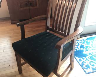 Kuolin Dining Table & Chairs