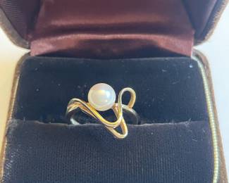14K gold pearl ring
