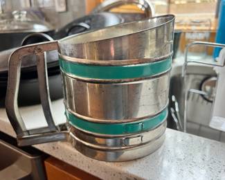 Foley Sift-Chine Triple Screen Sifter 