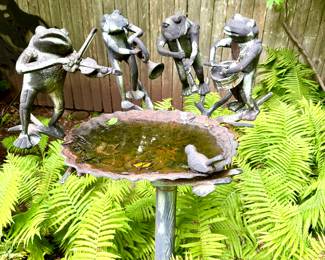 Cast Iron Musical Frogs Bird Bath