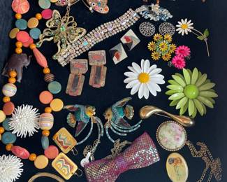 Tons of jewels vintage