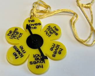 He loves me … he loves me not Deadstock necklace